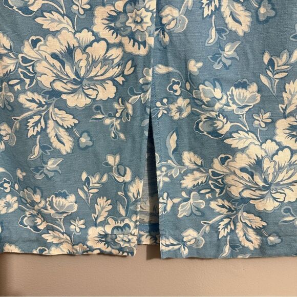 TALBOTS Slit Back blue and white floral skirt. Size 8P - Picture 3 of 7
